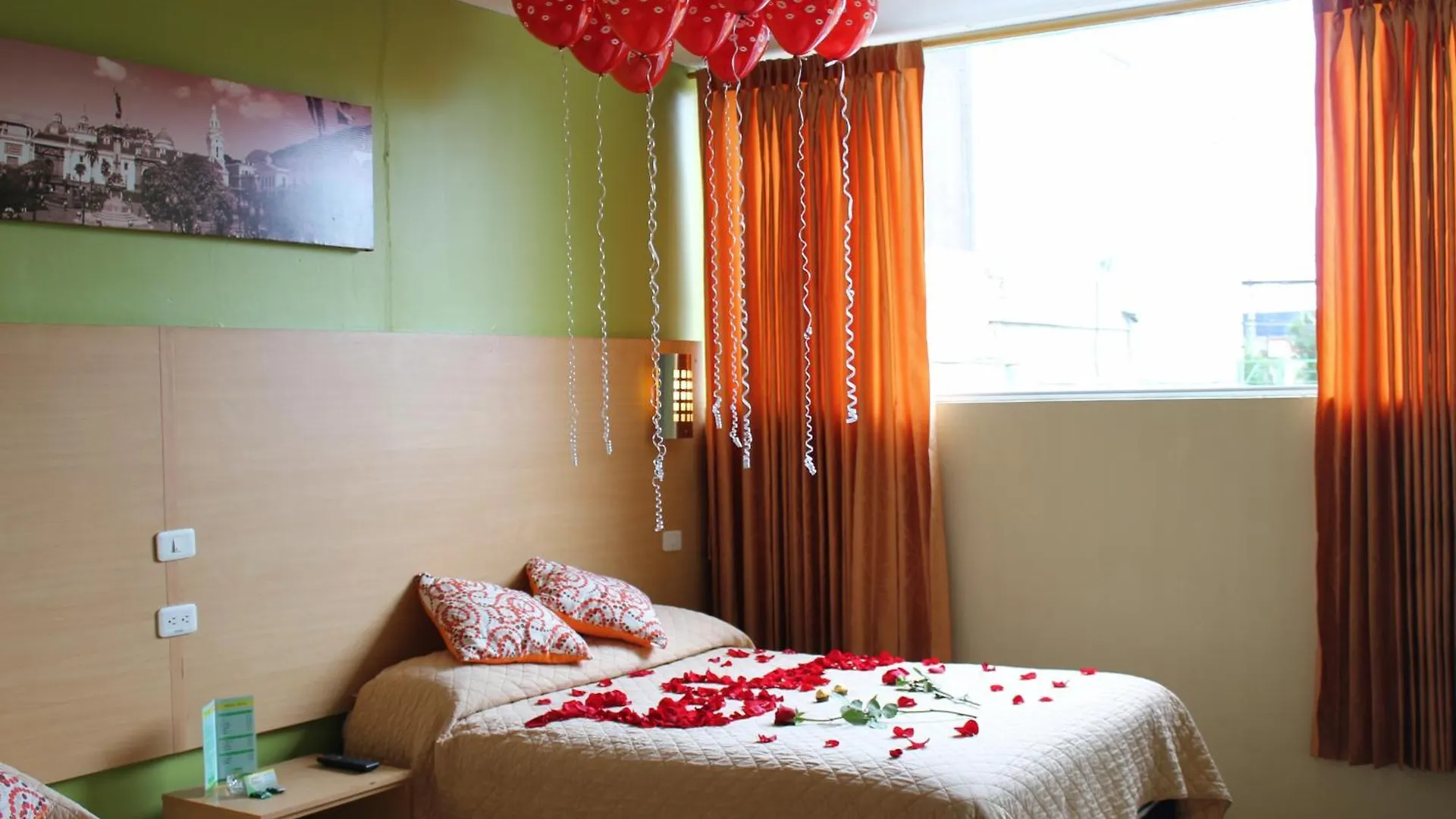 Hostal Terra 3 - Base Aerea Quito 0*,