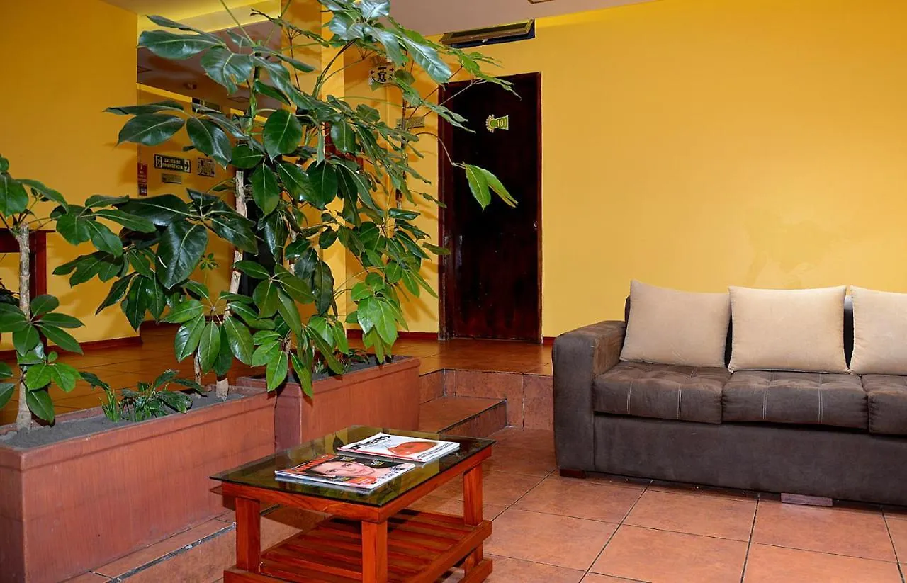 Hostal Terra 3 - Base Aerea Quito 0*,